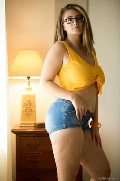 Broad beside the beam fat titted teen Britt James beside glasses does satire & gives hot head