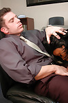 Méchant perfide chienne à côté de lourd sein Moka donne Un Génial pipe