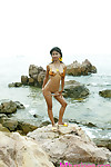 18 anno vecchio thai teen in Tiger Bikini prima margine lampeggia tutti Il suo cattivo Ampiamente
